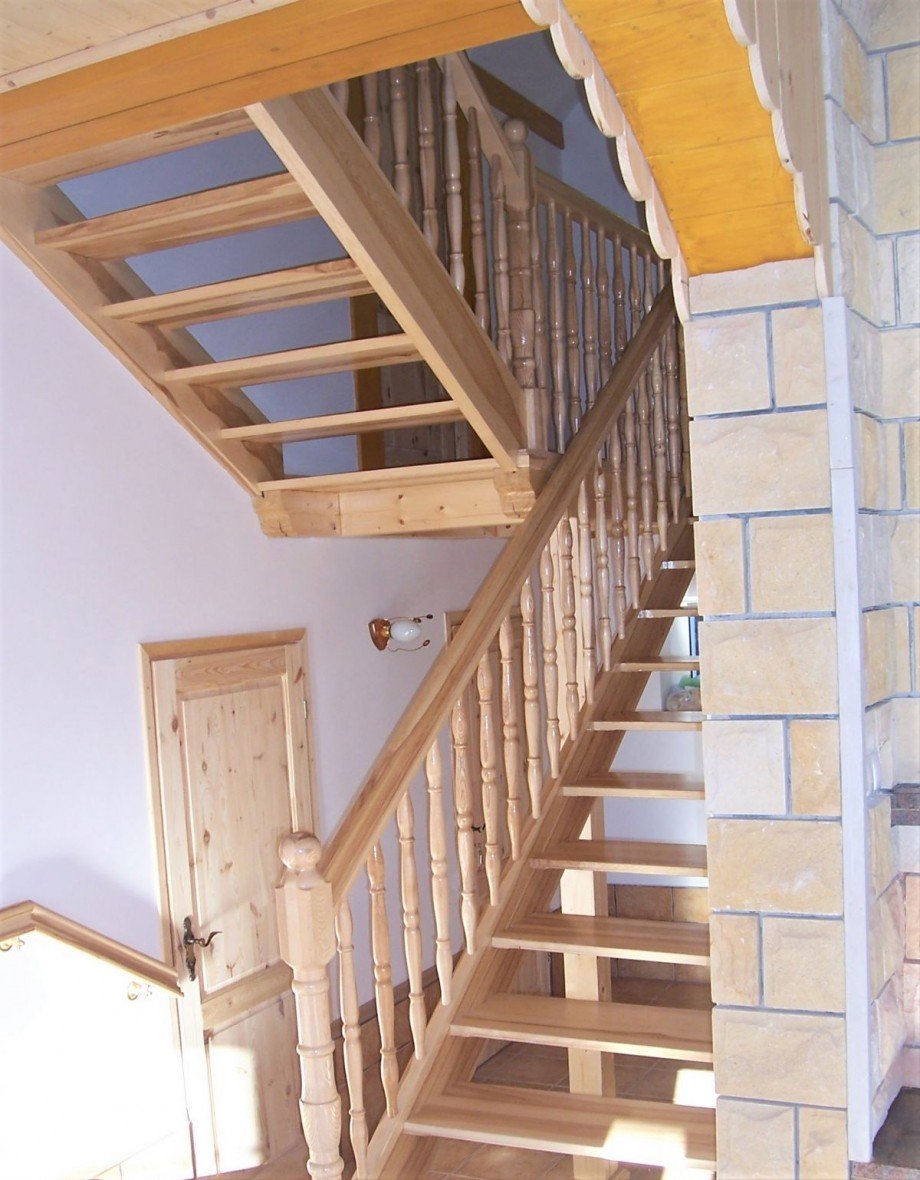 Treppenflur mit Garagen und Toilettenzugang Einfamilienhaus Karl�w