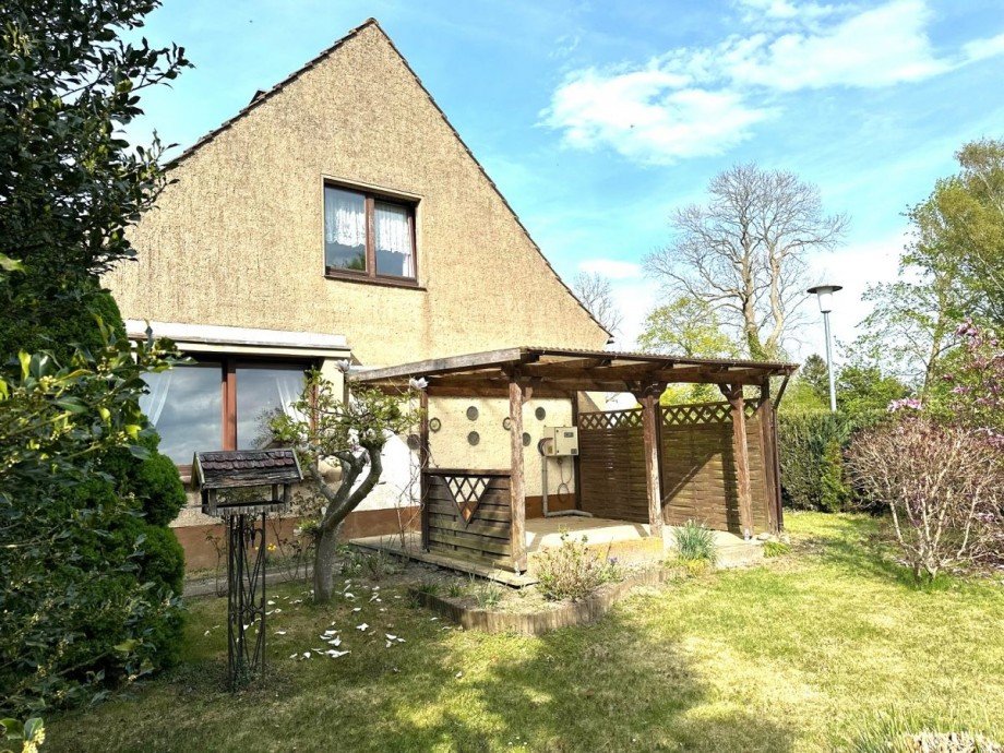 Hausansicht Terrasse LHH Mehrfamilienhaus Langenhanshagen