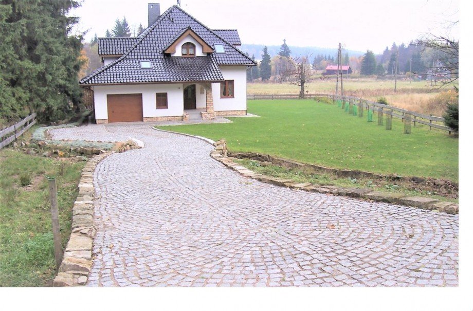 Einfahrt und Frontansicht Einfamilienhaus Karl�w